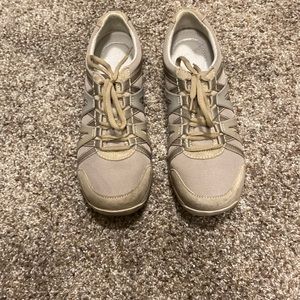Dansko Hattie sneaker